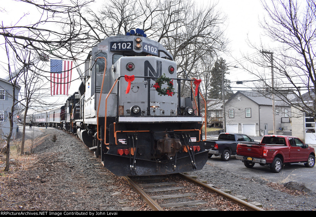 NJT Geep with a wreath on the front end